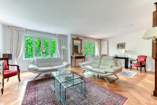 LYON 6 - Foch: Un appartement de 120m2 en étage élevé, 3 chambres, balcon et garage