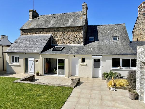 Goudelin (22290) Maison en pierre de caractère en centre-bourg – Jardin paysager et dépendances