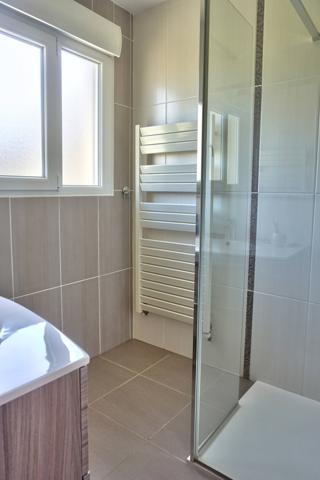 Goudelin (22290) Maison en pierre de caractère en centre-bourg – Jardin paysager et dépendances