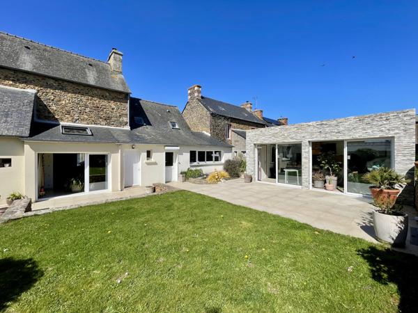 Goudelin (22290) Maison en pierre de caractère en centre-bourg – Jardin paysager et dépendances