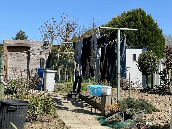 Goudelin (22290) Maison en pierre de caractère en centre-bourg – Jardin paysager et dépendances