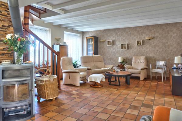 Goudelin (22290) Maison en pierre de caractère en centre-bourg – Jardin paysager et dépendances