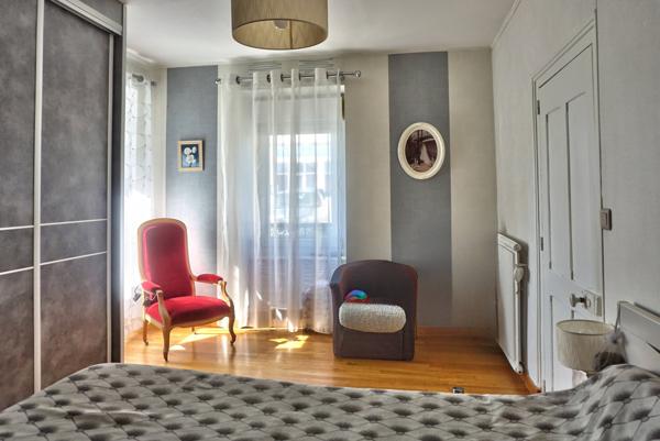 Goudelin (22290) Maison en pierre de caractère en centre-bourg – Jardin paysager et dépendances