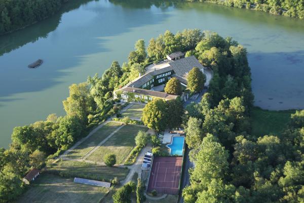 Beau domaine de 80 hectares avec grand étang aux portes d'Angoulême