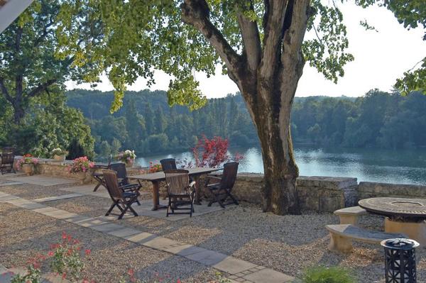Beau domaine de 80 hectares avec grand étang aux portes d'Angoulême