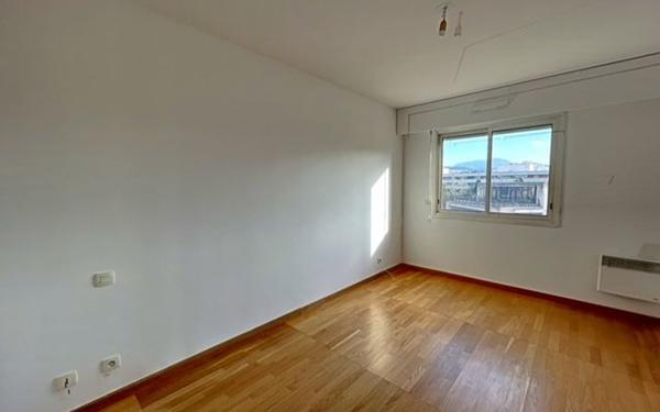Appartement à vendre    2 pièces • 60 m2 Marseille 8