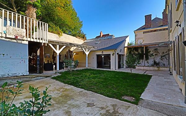 Maison à vendre    5 pièces • 214 m2 Saint-Satur