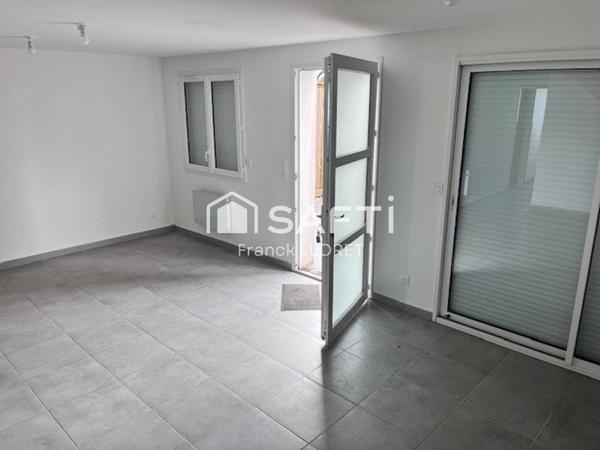 Maison recente 100m², 4 chambres, petit jardin.