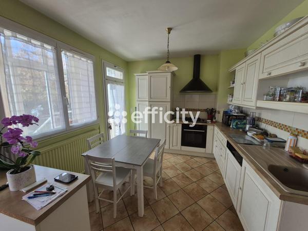 Maison
         5 pièces
        - 115 m² 210 000 € *