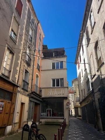 Vente                                                      Maison de ville
                        
                     5 pièces                      165 m2                     à Lodève