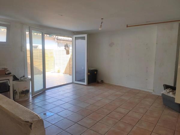 Vente                                                      Maison de ville
                        
                     5 pièces                      165 m2                     à Lodève