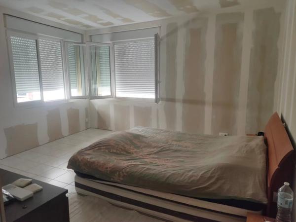 Vente                                                      Maison de ville
                        
                     5 pièces                      165 m2                     à Lodève