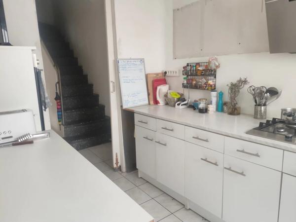 Vente                                                      Maison de ville
                        
                     5 pièces                      165 m2                     à Lodève