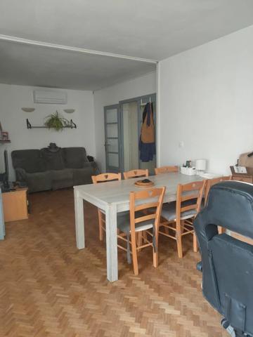 Vente                                                      Maison de ville
                        
                     5 pièces                      165 m2                     à Lodève