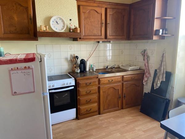 MOUTIERS SUR LAY (85) AGREABLE MAISON DE BOURG EN PIERRE RENOVEE 2 CHAMBRES AVEC CAVE SANS EXTERIEUR