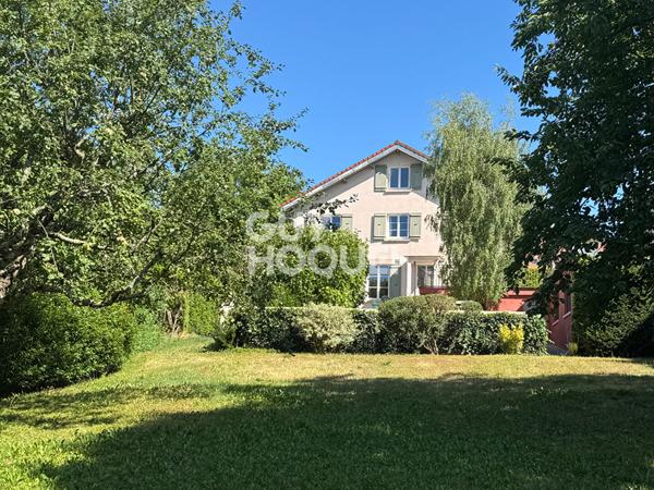 Propriété de charme avec piscine et jardin arboré - Montboucons
