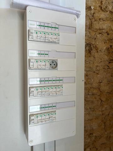 CHARMANTE MAISON DE CAMPAGNE, 110 m² HABITABLES, ANNEXES & DÉPENDANCES SUR 2100 m² ARBORÉS !!