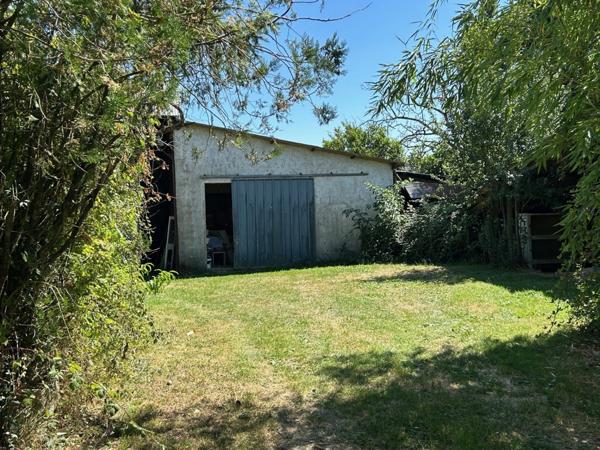 CHARMANTE MAISON DE CAMPAGNE, 110 m² HABITABLES, ANNEXES & DÉPENDANCES SUR 2100 m² ARBORÉS !!