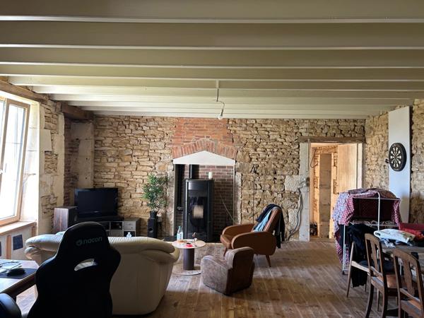 CHARMANTE MAISON DE CAMPAGNE, 110 m² HABITABLES, ANNEXES & DÉPENDANCES SUR 2100 m² ARBORÉS !!