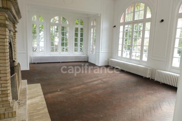 À vendre cette belle demeure de caractère à Saint-Valery-en-Caux, proche du port de plaisance.