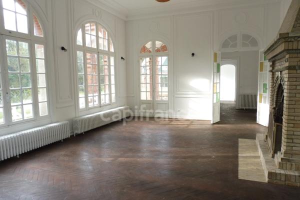 À vendre cette belle demeure de caractère à Saint-Valery-en-Caux, proche du port de plaisance.