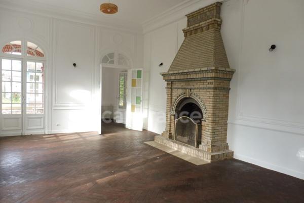 À vendre cette belle demeure de caractère à Saint-Valery-en-Caux, proche du port de plaisance.