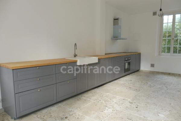 À vendre cette belle demeure de caractère à Saint-Valery-en-Caux, proche du port de plaisance.