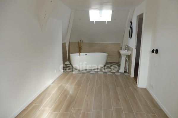 À vendre cette belle demeure de caractère à Saint-Valery-en-Caux, proche du port de plaisance.