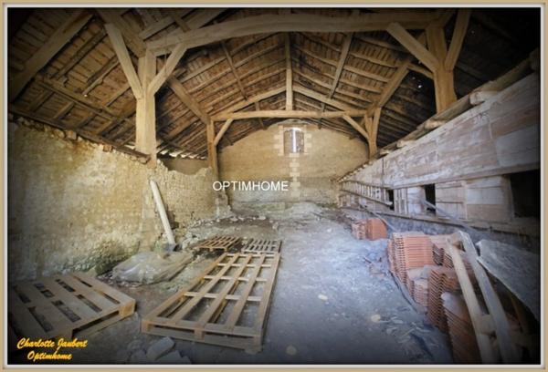 moulin à rénover avec dépendances et plus de 1,5 ha de terrain