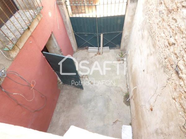 Maison avec extérieur et 3 grandes chambres.