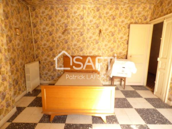 Maison avec extérieur et 3 grandes chambres.