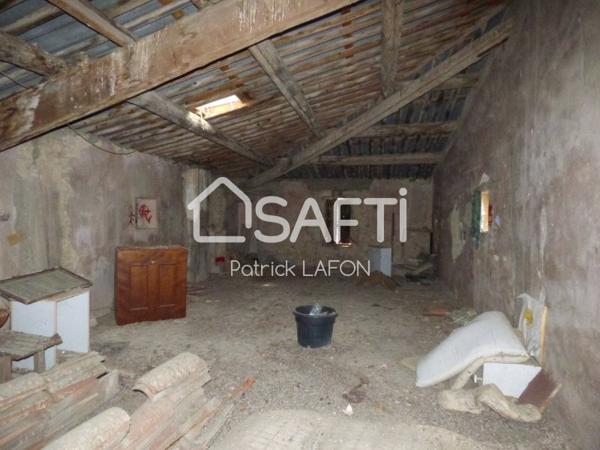 Maison avec extérieur et 3 grandes chambres.