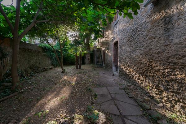 CARCASSONNE – VARSOVIE Ensemble immobilier remarquable 660m² avec immeuble, commerce, maison, jardin et dépendance