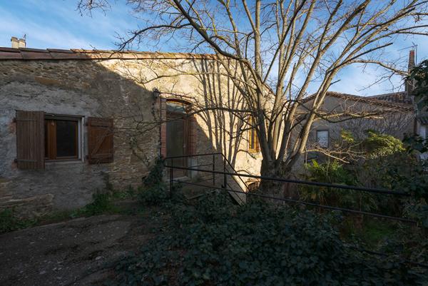 CARCASSONNE – VARSOVIE Ensemble immobilier remarquable 660m² avec immeuble, commerce, maison, jardin et dépendance