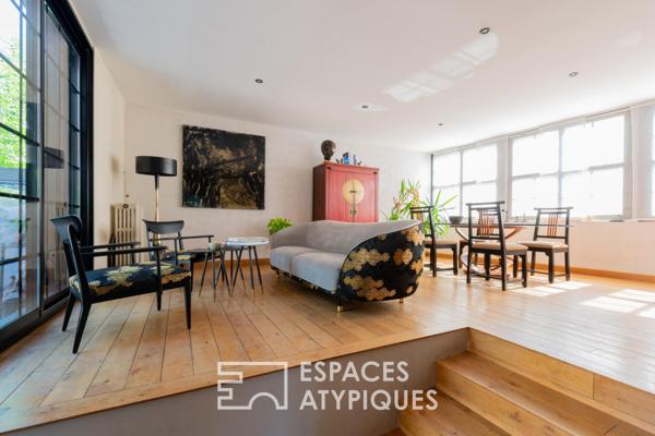 Élégante bourgeoise de ville et son patio