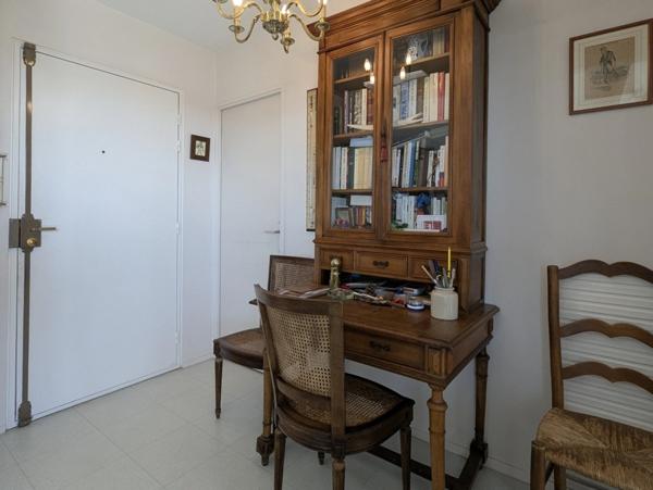 Appartement à vendre 3 pièces de 73m2 à MERIGNAC (33) au dernier étage avec grande terrasse.