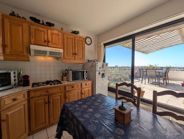 Appartement à vendre 3 pièces de 73m2 à MERIGNAC (33) au dernier étage avec grande terrasse.