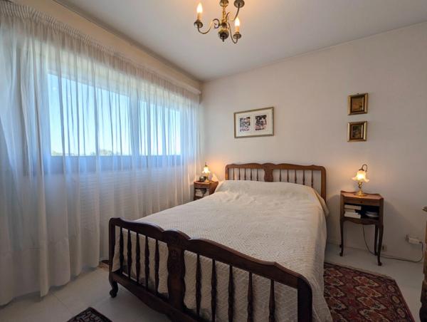 Appartement à vendre 3 pièces de 73m2 à MERIGNAC (33) au dernier étage avec grande terrasse.