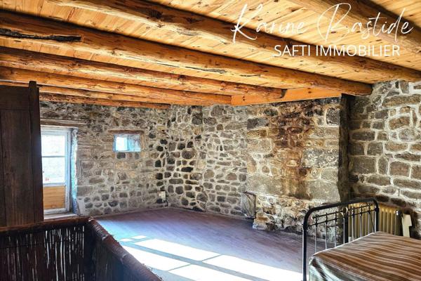 MAISON DE VILLAGE EN PIERRES