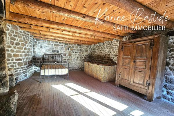 MAISON DE VILLAGE EN PIERRES