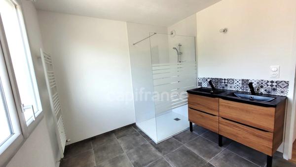 Maison à vendre de 2023. 5 pièces PLEUVEN (29) avec 4 chs Terrain 474 m2