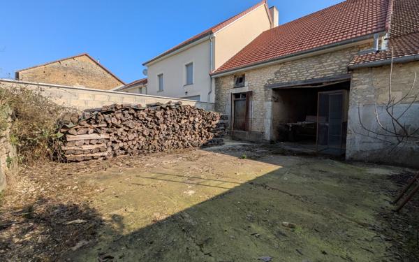 Maison à vendre    1 pièce •  Cirey-lès-Mareilles