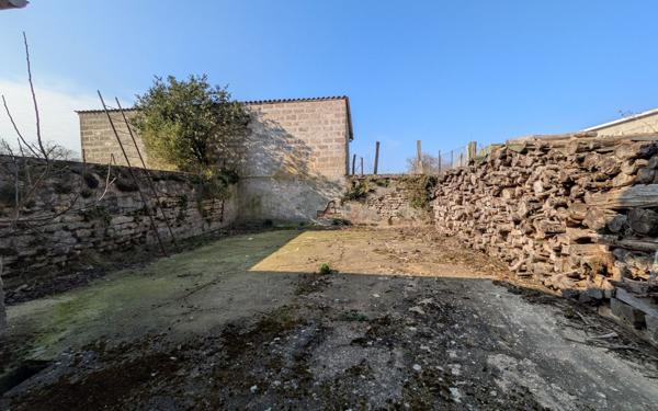 Maison à vendre    1 pièce •  Cirey-lès-Mareilles