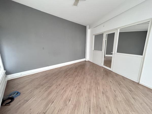 Local professionnel 66 m²