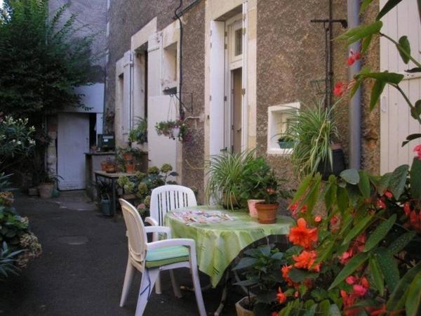 MaisonNiveau 3, Etat général PROPRE, Cuisine Simple, Chauffage Gaz, Assainissement Tout à l'égout, ...
