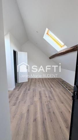 T1 sous les toits, charme absolu et poutres magnifiques