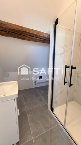 T1 sous les toits, charme absolu et poutres magnifiques