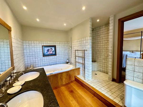 Dpt Gers (32), à vendre BAZIAN propriété P12 de 430 m² avec piscine et terrain de tennis - Terrain de 1,60 Ha