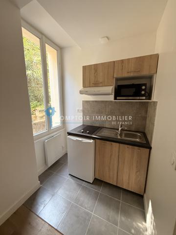 Studio
                                                                                                                                                                                                                                                                                                                        1 pièce(s)                                                                                                                                                                                                                                                                                                                              18  m²