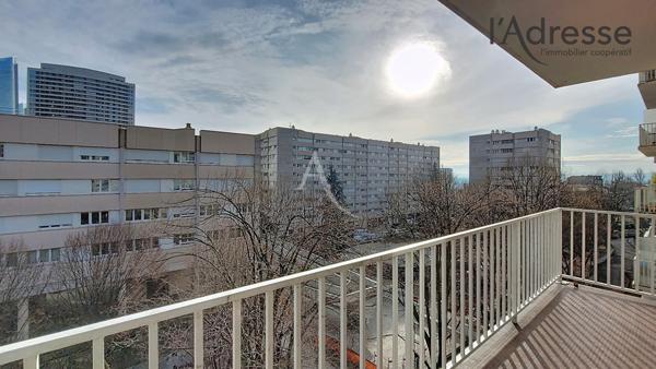 PUTEAUX/ Boieldieu - Appartement 5 pièces 121m² avec cave, parking boxé et balcon